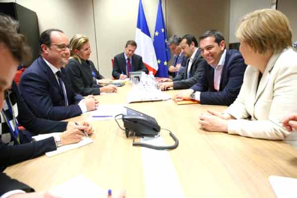 Encontro entre Merkel Tsipras e Hollande. Foto Presidência de França.