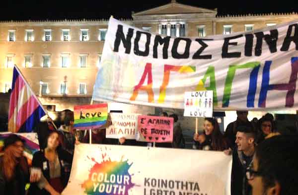Manifestação à porta do parlamento pelos direitos LGBT. Foto setonsally/IG
