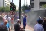 Gás lacrimogéneo lançado pela polícia contra pensionistas